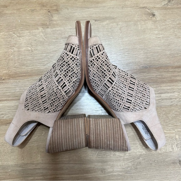 Vince Camuto Keannie Open Toe Sandal Tipsy Taupe Suede - Picture 5 of 8